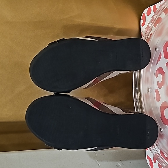 E Little Girls Burberry Ballet flats w/ 💛buckles size 31 Eu or 13 US w/ bag - Picture 10 of 14